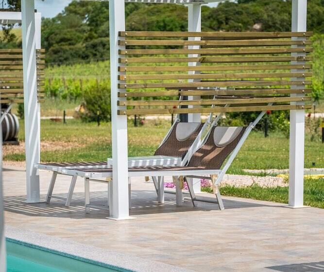 تختخواب و صبحانه La Vinia Bed&wine Experience   Adults Only