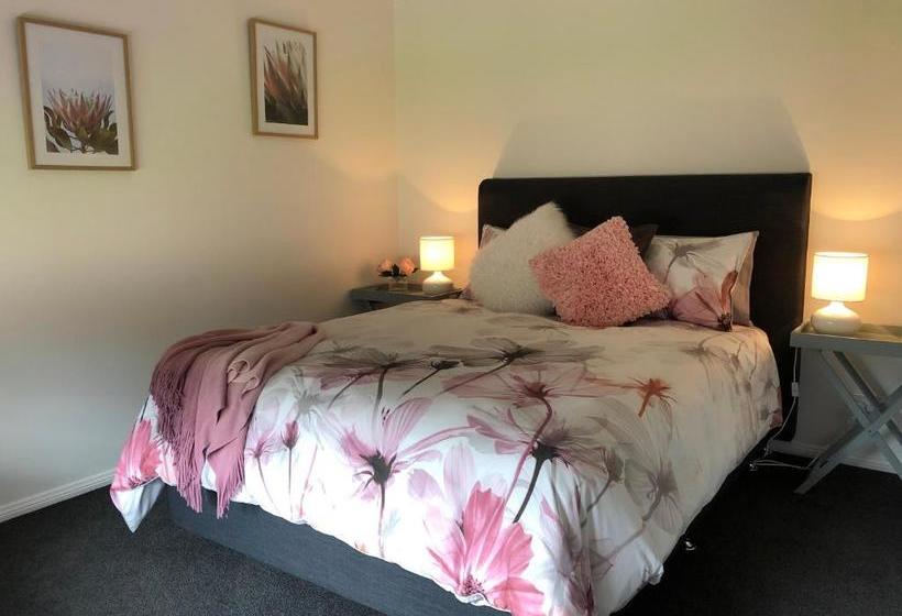 مبيت وإفطار Rosewood Cottage