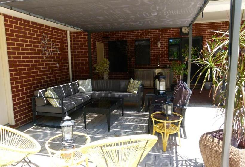 مبيت وإفطار Seatrees Accommodation