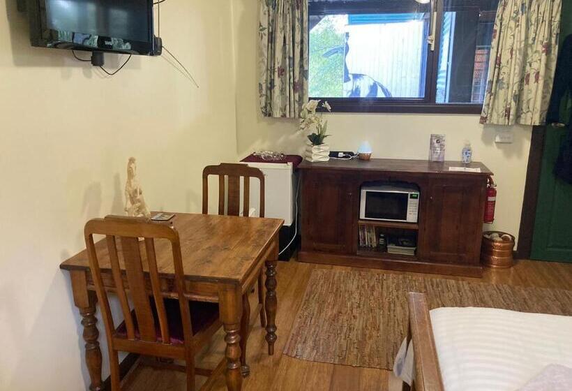 Отель Avoca Park Equestrian Farmstay
