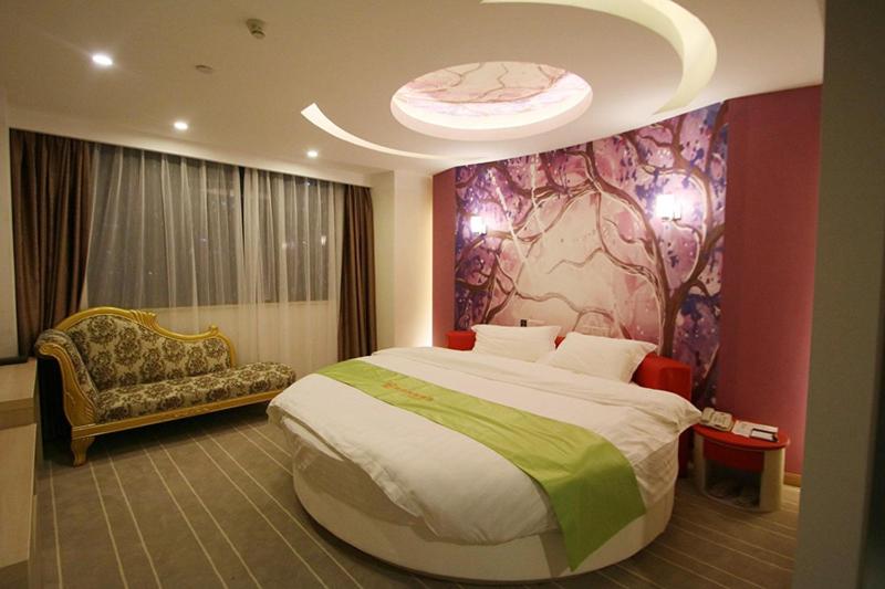 Hotel Junyi Hongqiao Railway Station Exhibition Center