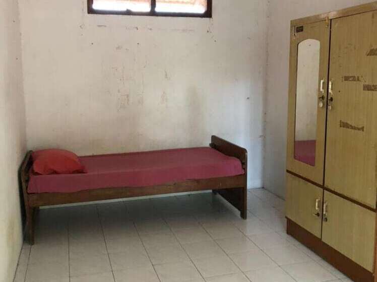 בית מלון כפרי Oyo 90482 Rumah Oma Syariah