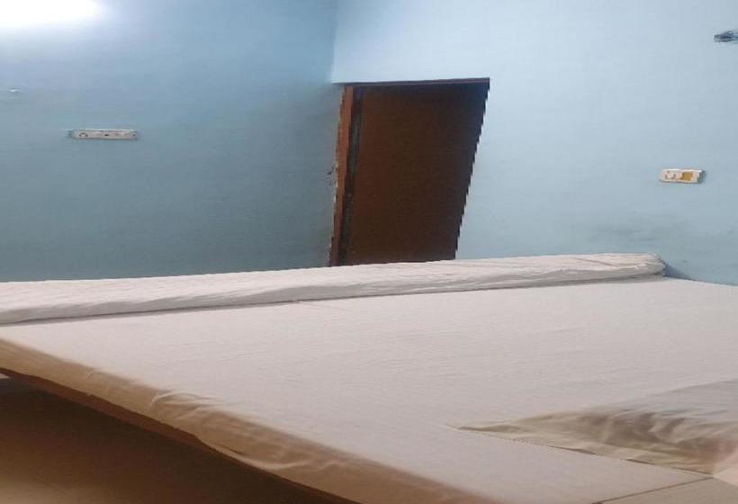 فندق Spot On 80817 Krishna Guest House