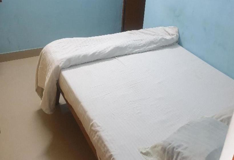 Отель Spot On 80817 Krishna Guest House