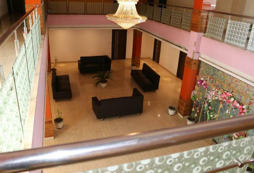 فندق على الطريق Vaishnavi Heights