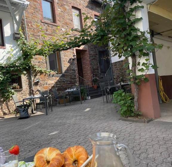 ペンション Altes Weingut Bröhl
