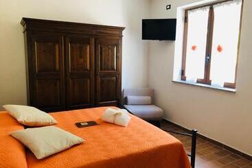 هتل Agriturismo La Vecchia Cascina