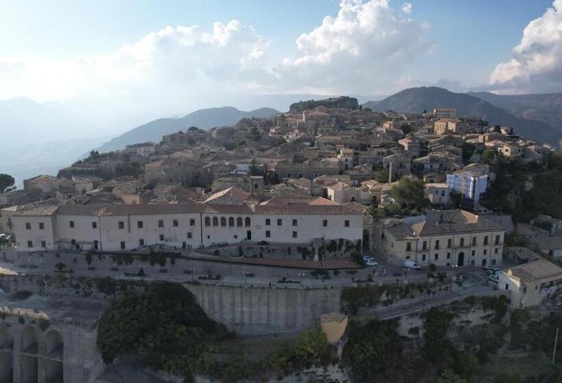 هتل Albergo Palazzo Sant Anna