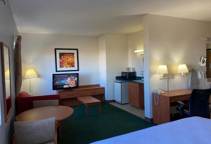 فندق Carlyle Inn & Suites