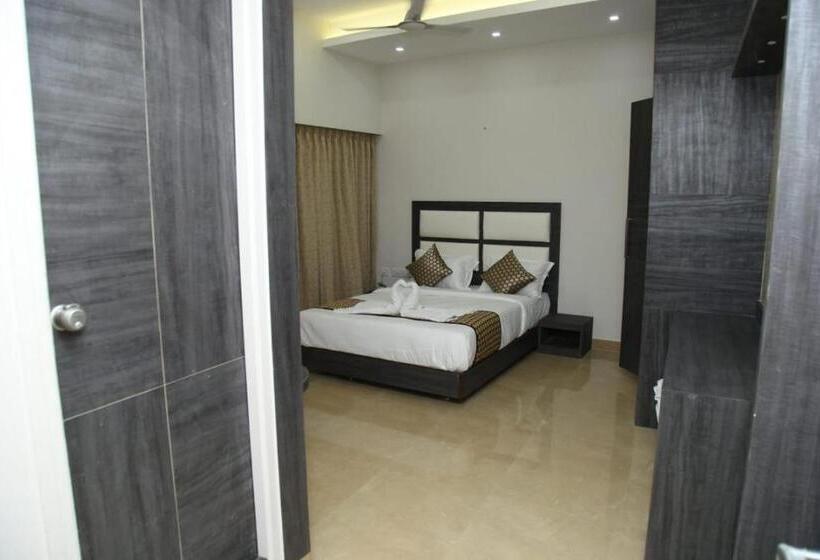 هتل Century Courtyard