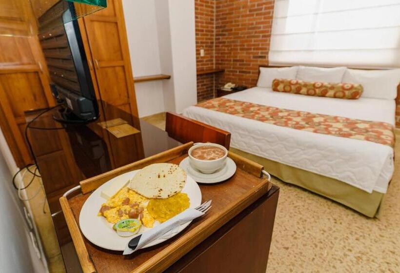 هتل Oscar Tradición