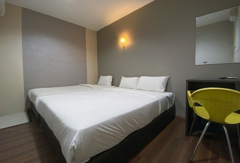 فندق Oyo 90222 Ling S Airbnb