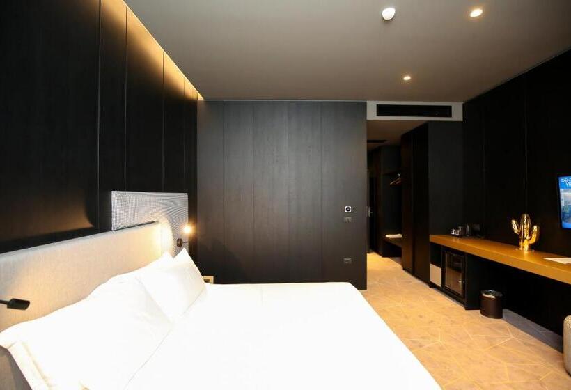 בית מלון כפרי The Central View Boutique