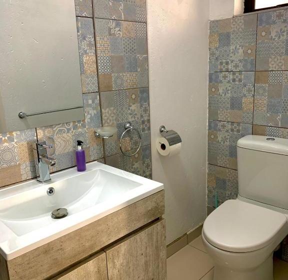 Пансион Thamani Guest House