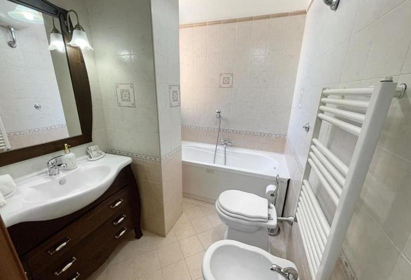 تختخواب و صبحانه Flavia Apartment