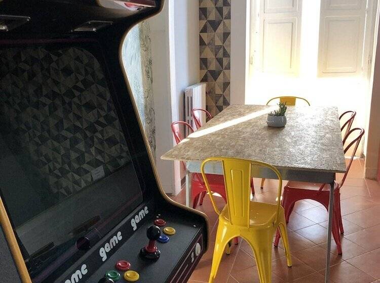 H Hostel Friendly Accommodation