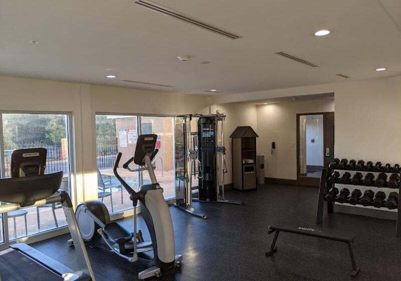 Отель La Quinta Inn & Suites By Wyndham Locust Grove