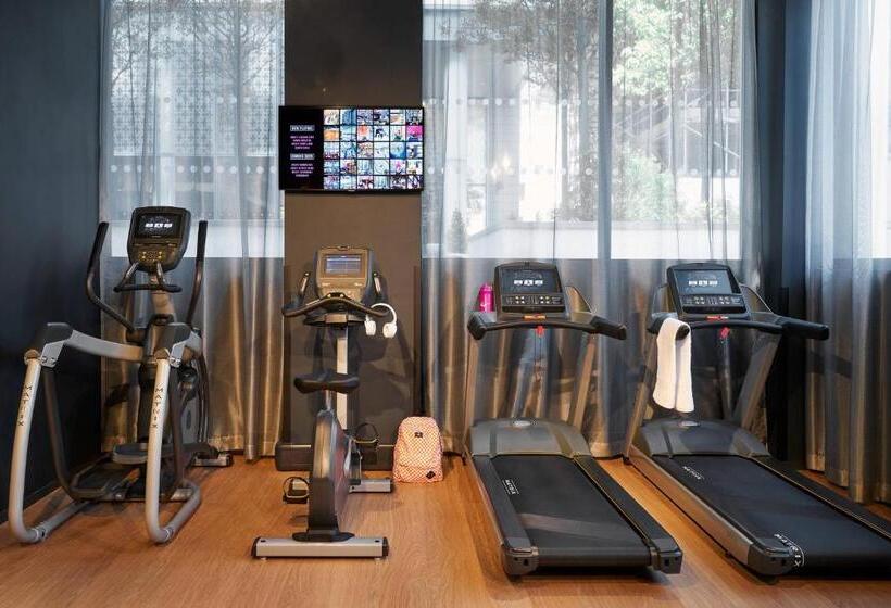 בית מלון כפרי Moxy Milton Keynes