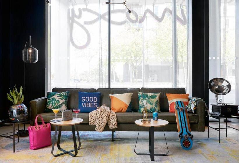 בית מלון כפרי Moxy Milton Keynes