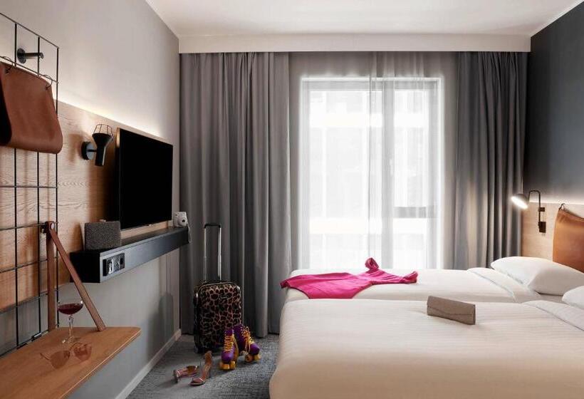 בית מלון כפרי Moxy Milton Keynes