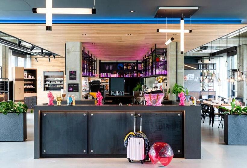 هتل Moxy Utrecht