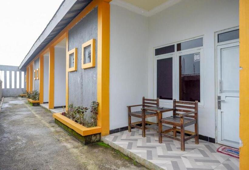 هتل Reddoorz Near Candi Cetho Karanganyar
