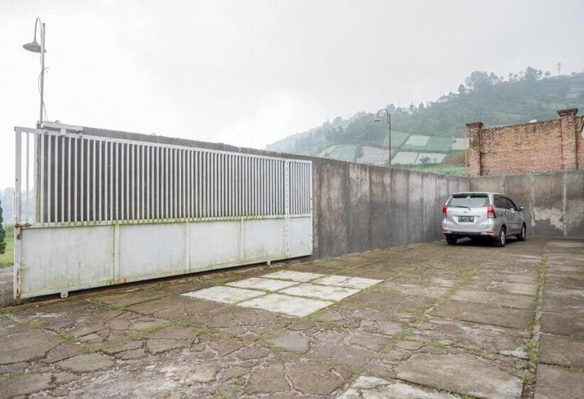 هتل Reddoorz Near Candi Cetho Karanganyar