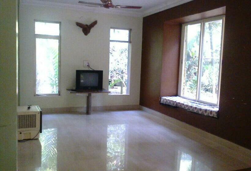 Отель Swimming Pool Cottage Alibag With Meals