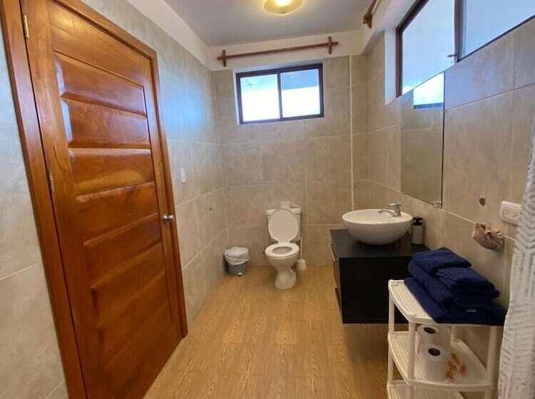 تختخواب و صبحانه Black Pearl