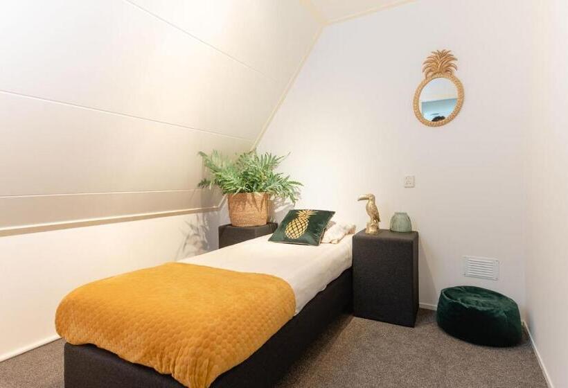 استراحتگاه Luxury Group Accommodation For 14 People