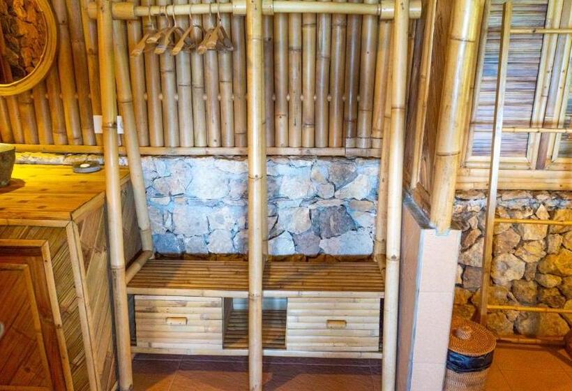 هتل Elang Hillside Bamboo Villas