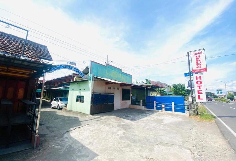 Отель Gerung 1 Near Alun Alun Nganjuk Mitra Reddoorz