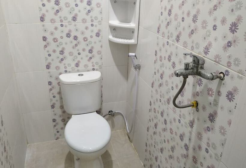 Hotel Oyo 90439 Dkp 32
