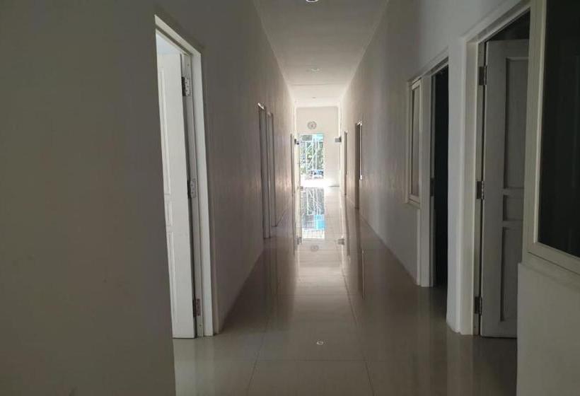 בית מלון כפרי Oyo 90440 Zleepy Whiteland