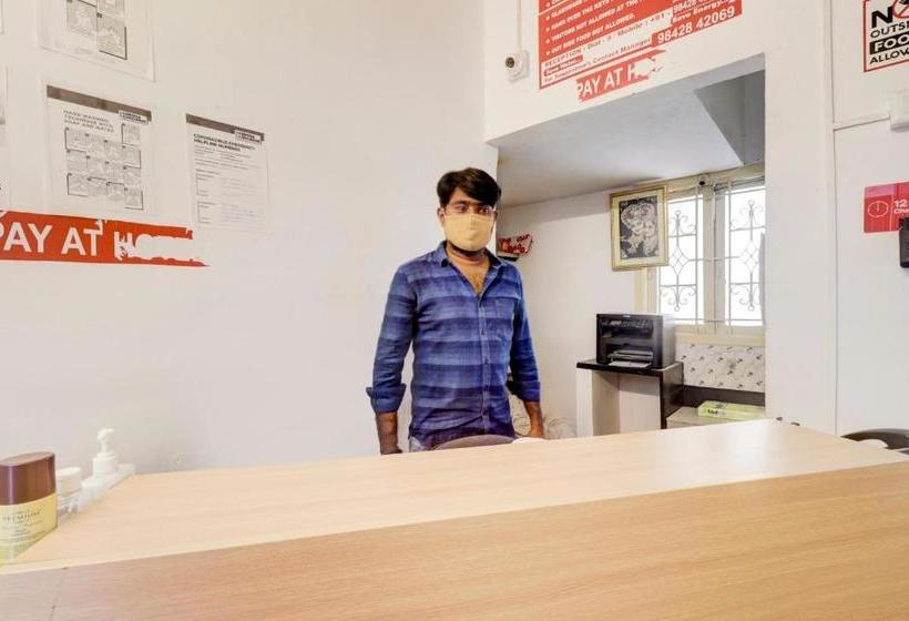 פנסיון Oyo 80441 Dhs Residency