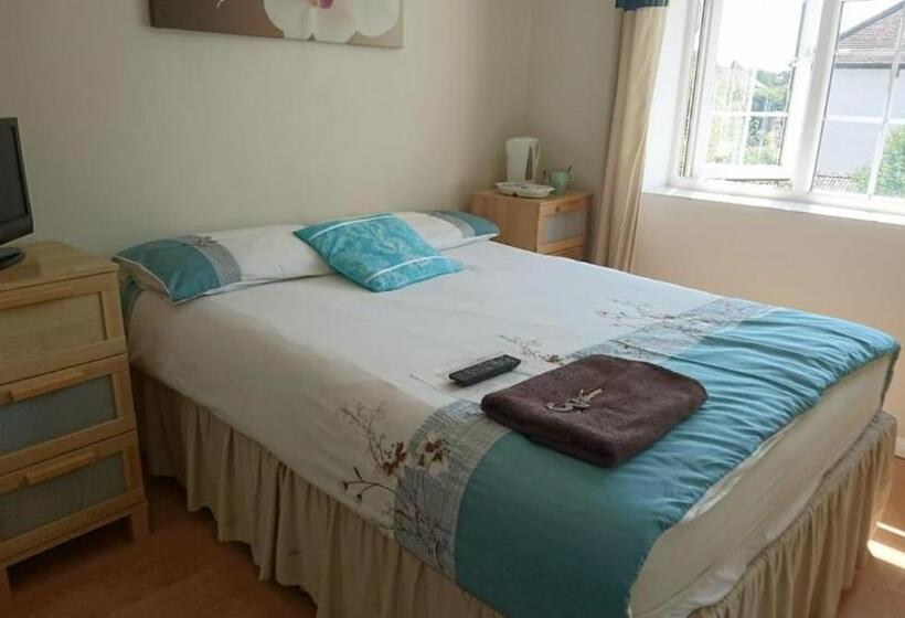 پانسیون Room In Guest Room   En Suite Shower Room Double Room With 1 Double Deyr