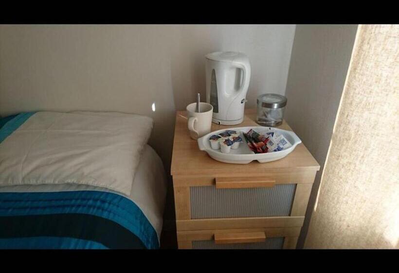 پانسیون Room In Guest Room   En Suite Shower Room Double Room With 1 Double Deyr