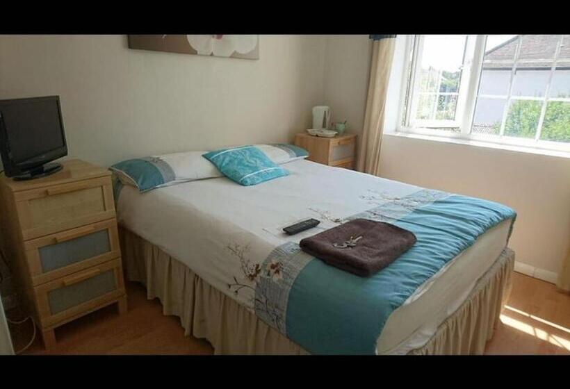 پانسیون Room In Guest Room   En Suite Shower Room Double Room With 1 Double Deyr