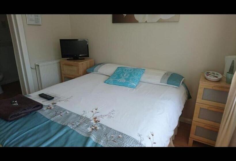 پانسیون Room In Guest Room   En Suite Shower Room Double Room With 1 Double Deyr