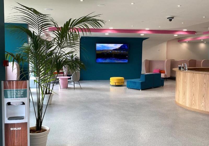 مسافرخانه Vali By Village