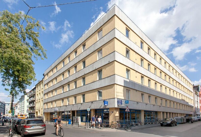 هتل a&o Koln Neumarkt