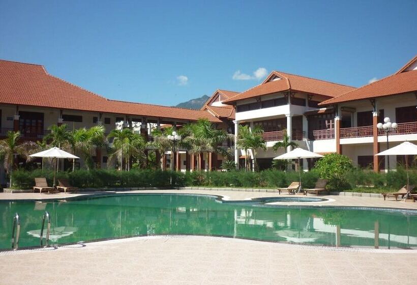هتل Lang Co Beach Resort