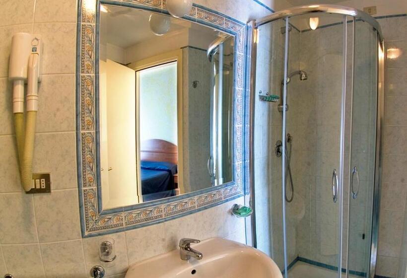 Fotos del hotel Laura:  24