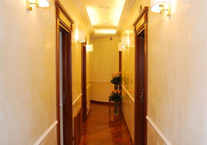 Fotos del hotel Ludovisi Luxury Rooms:  2