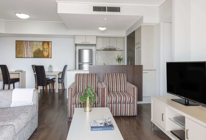 هتل Oaks Brisbane Aurora Suites