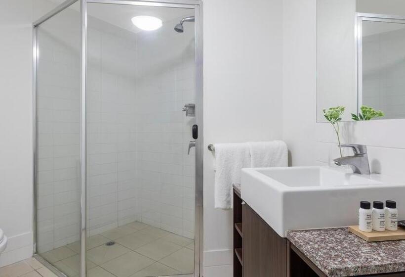 هتل Oaks Brisbane Aurora Suites