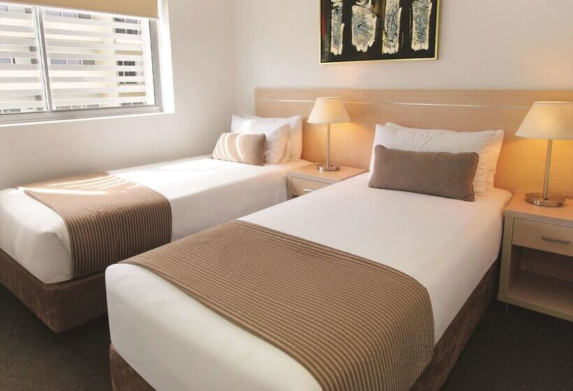 هتل Oaks Townsville Gateway Suites
