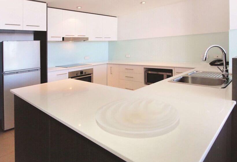 هتل Oaks Townsville Gateway Suites