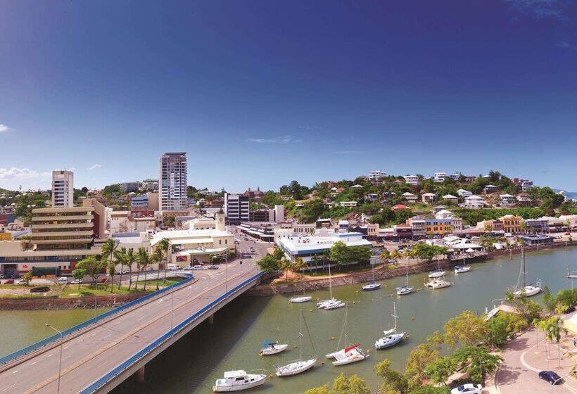 هتل Oaks Townsville Gateway Suites