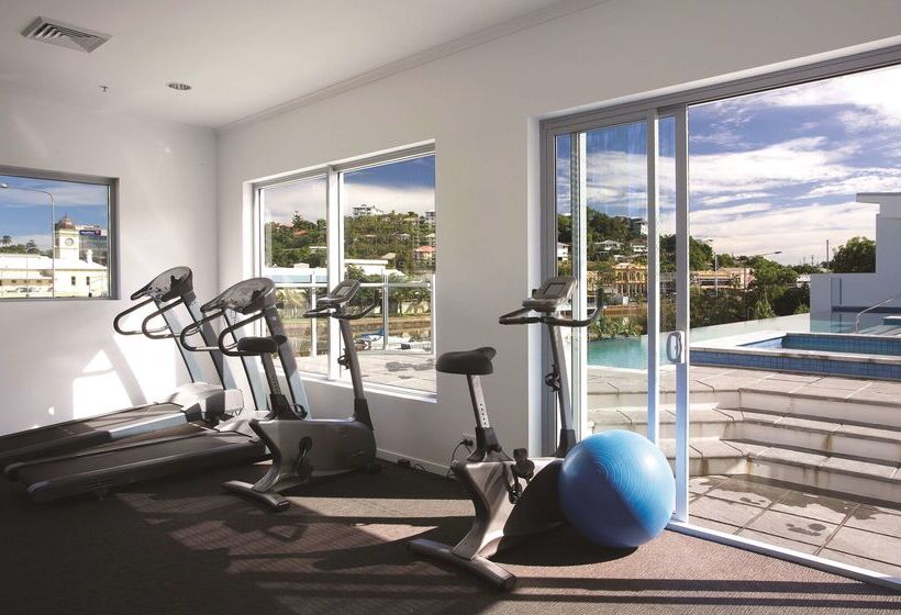 هتل Oaks Townsville Gateway Suites